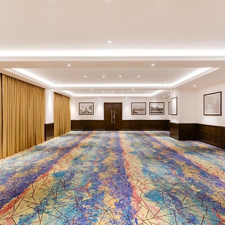 Отель Lemon Tree Premier, Mumbai International Airport Экстерьер фото