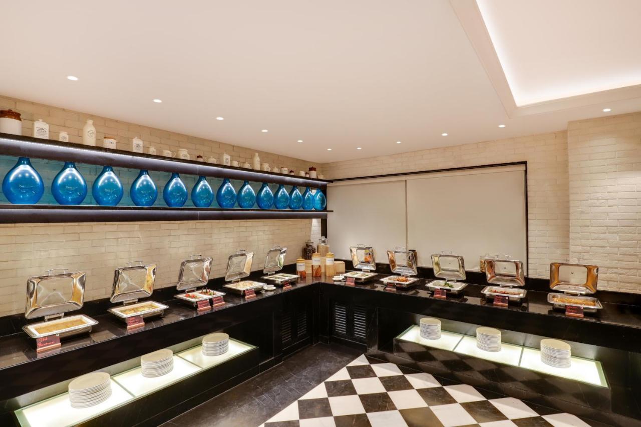 Отель Lemon Tree Premier, Mumbai International Airport Экстерьер фото