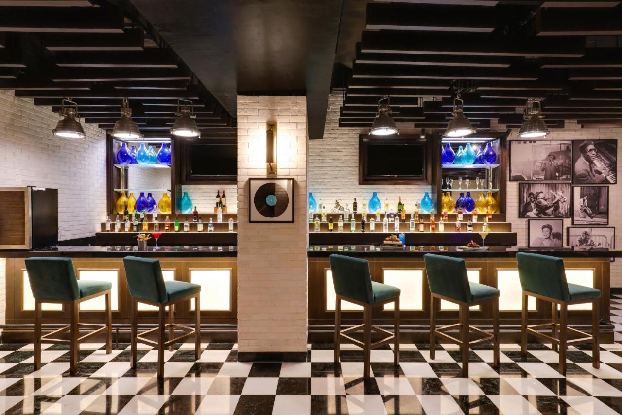 Отель Lemon Tree Premier, Mumbai International Airport Экстерьер фото