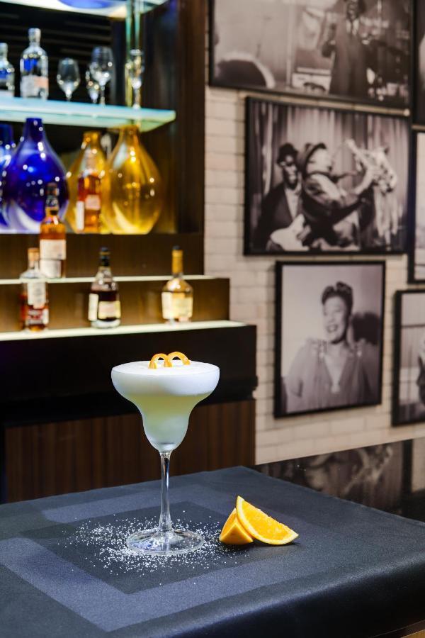 Отель Lemon Tree Premier, Mumbai International Airport Экстерьер фото