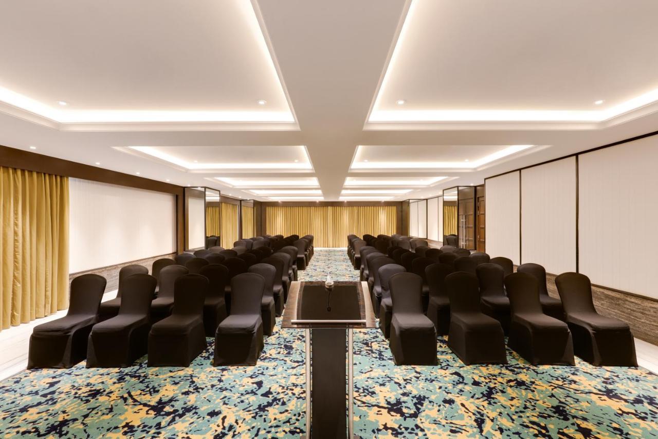 Отель Lemon Tree Premier, Mumbai International Airport Экстерьер фото