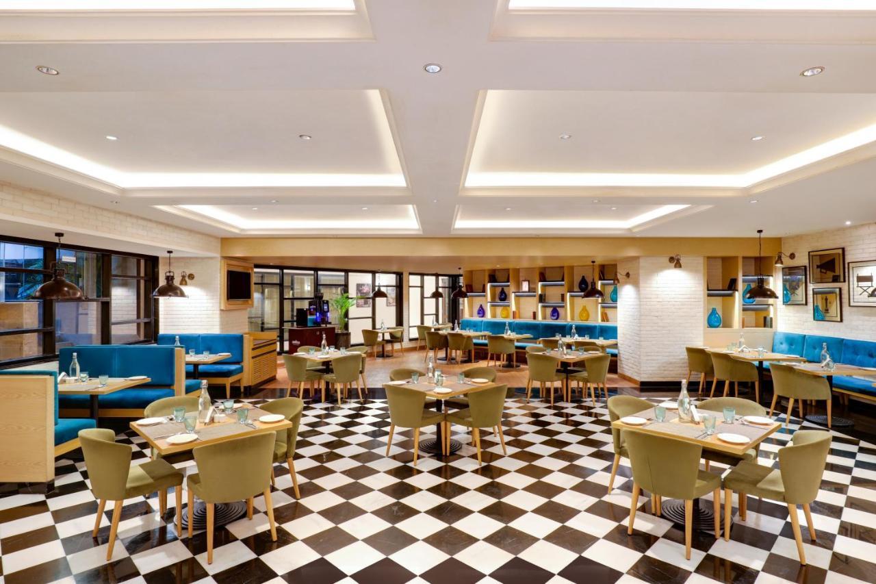 Отель Lemon Tree Premier, Mumbai International Airport Экстерьер фото