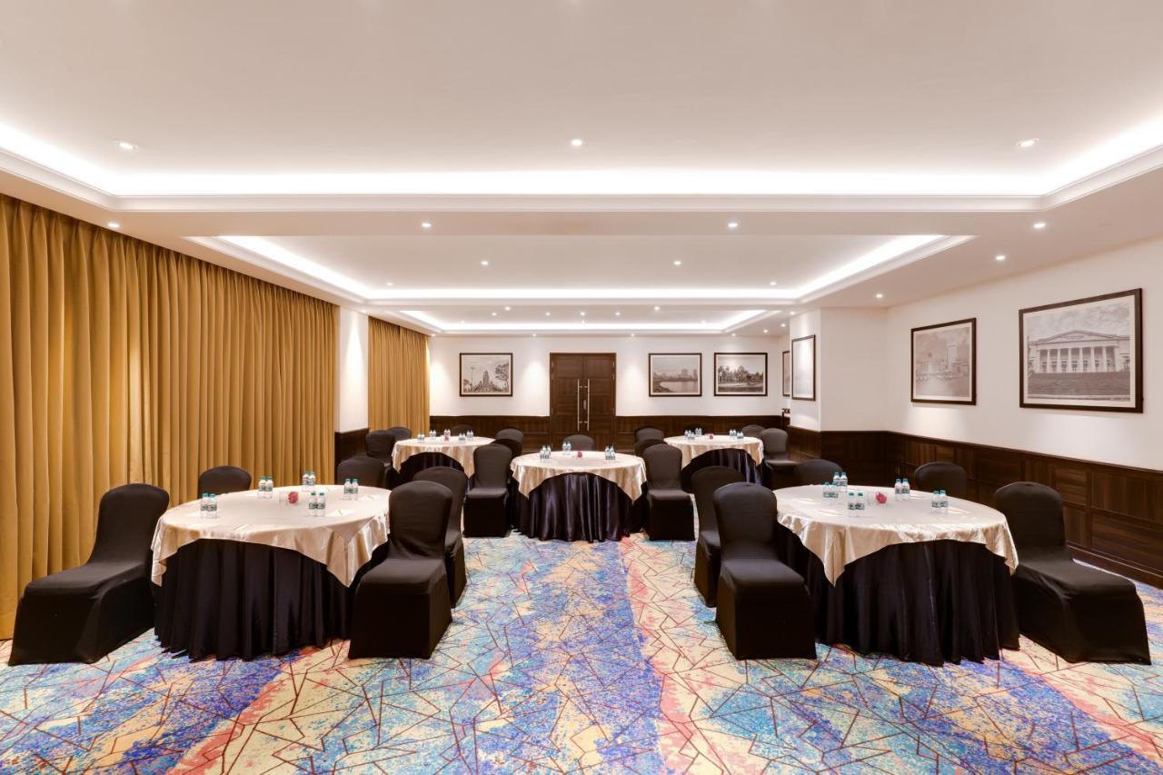 Отель Lemon Tree Premier, Mumbai International Airport Экстерьер фото